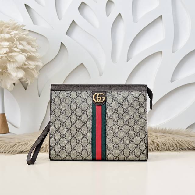 Gucci-Gucci's latest men's handbags are made of imported calfskin leather. The l
