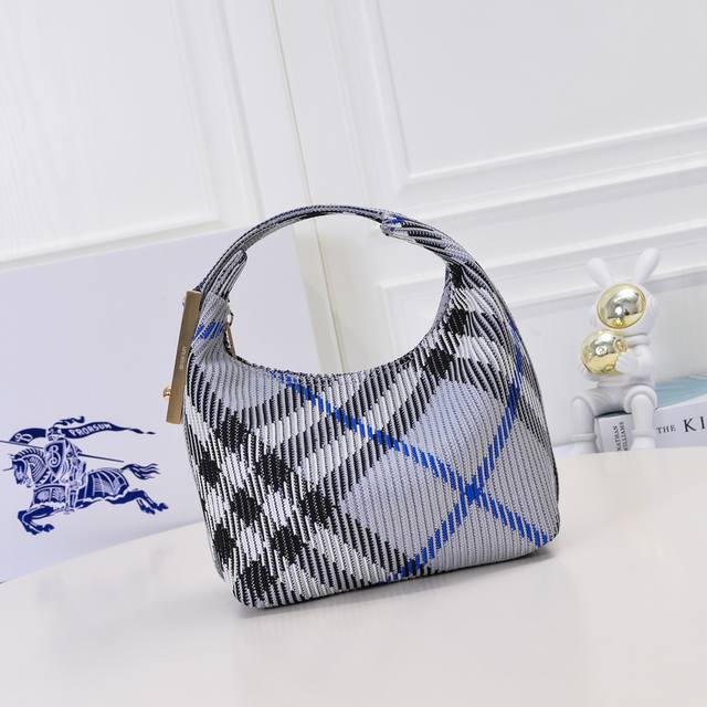 BSoft, stand-up clip bag in Italian knit with Burberry check. Lightweight and no