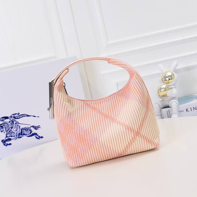 BSoft, stand-up clip bag in Italian knit with Burberry check. Lightweight and no