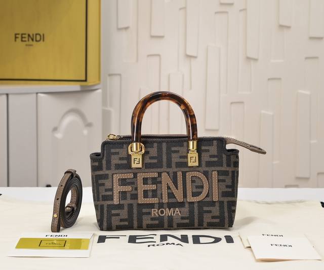Model 4401 Fendi By The Way Boston Tote Bag Made of Italian leather, simple hot