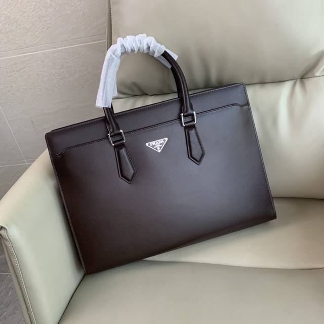 The latest hot-selling Lv imported flower leather pattern combination lock port
