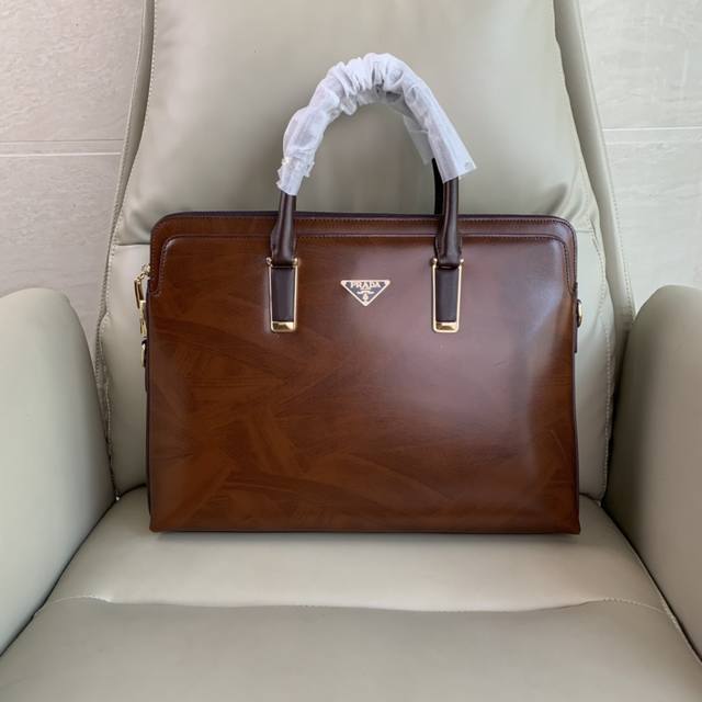 The latest hottest Prada imported leather pattern combination lock portable bri