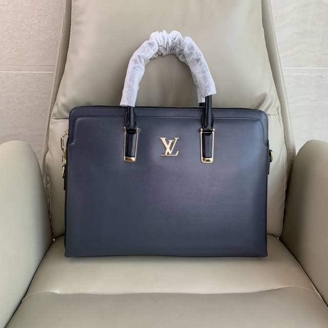 The latest hot-selling Lv imported leather pattern combination lock portable br