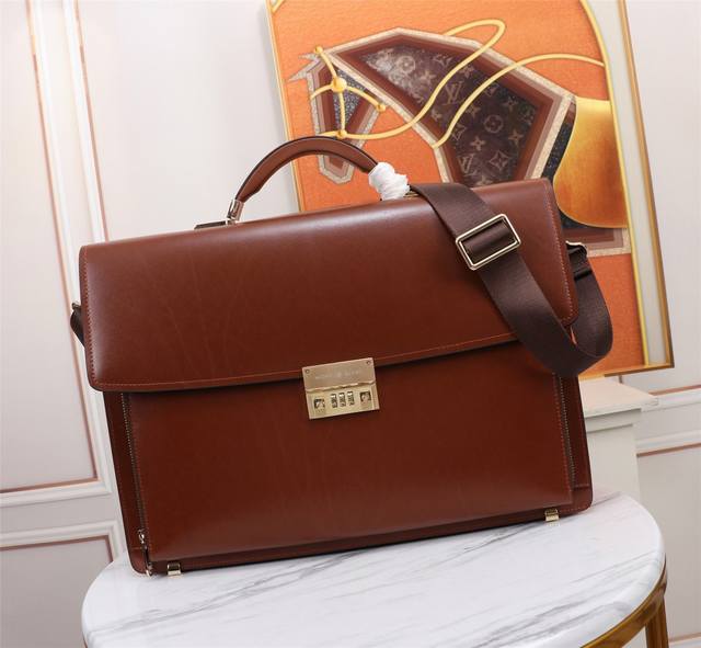 Top original quality, classic Montblanc combination lock briefcase, European ori