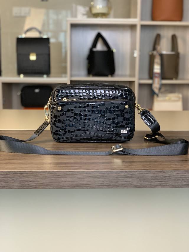 The latest popular Montblanc handbag + shoulder messenger bag universal model o