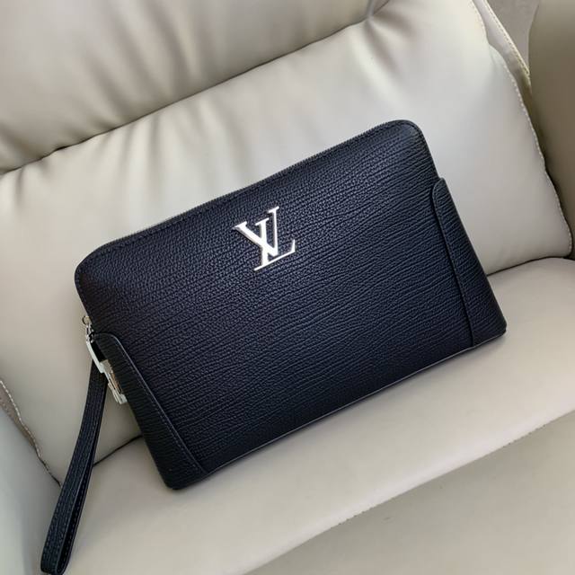The latest hot-selling Lv double zipper password lock imported first-layer cowh