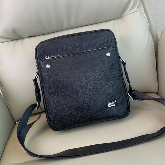 The latest hot-selling Montblanc messenger bag from the top counter is shipped