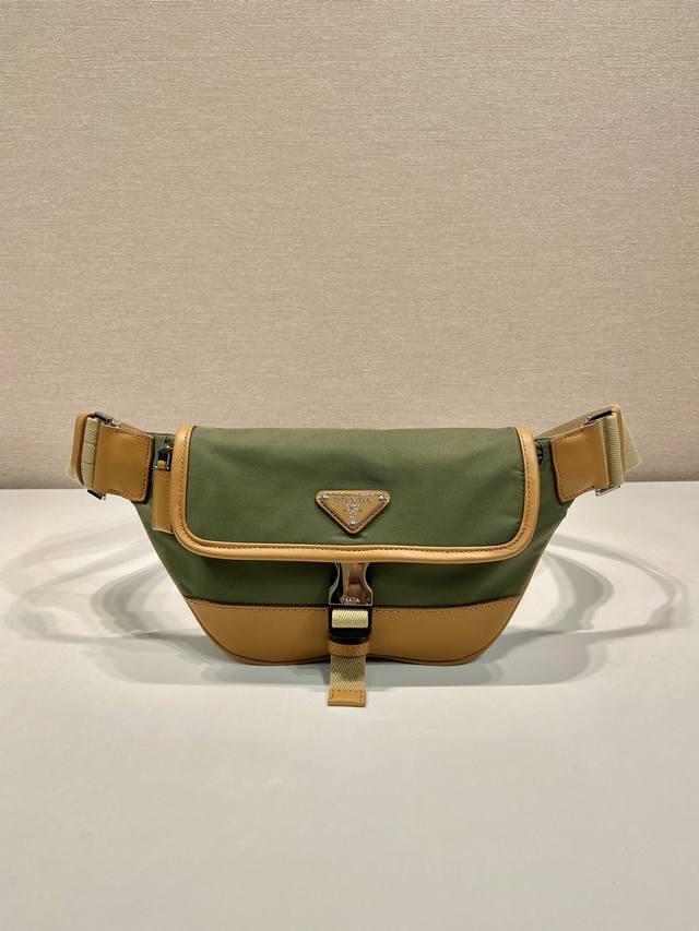 New waist bag 2Vh176 This versatile and fashionable shoulder bag is made of imp