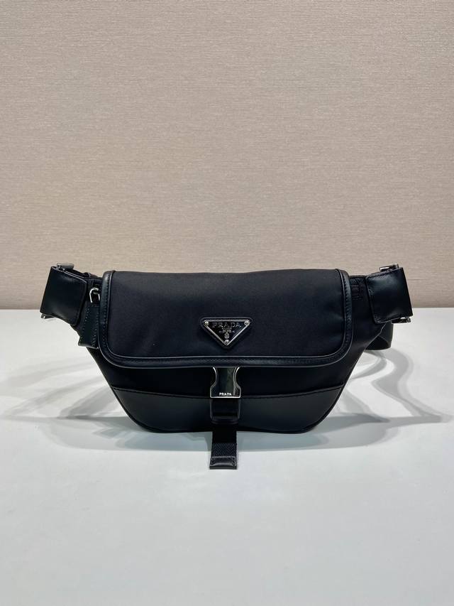 New waist bag 2Vh176 This versatile and fashionable shoulder bag is made of imp