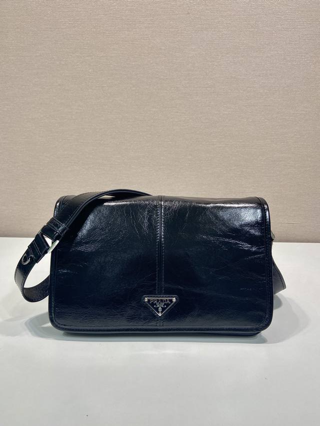New wax bag 2Vd073 messenger bag This shoulder bag is made of soft and shiny wax