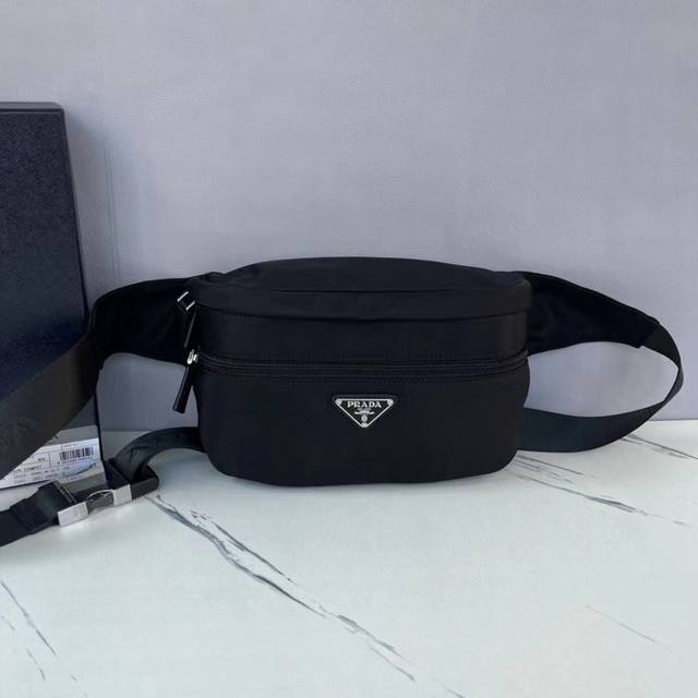 New waist bag model 2Vl038 This waist bag design is not only practical but also