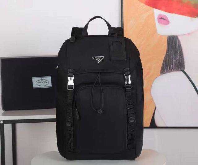 Exclusive 2Vz135 Backpack This nylon backpack is decorated with Saffiano leathe