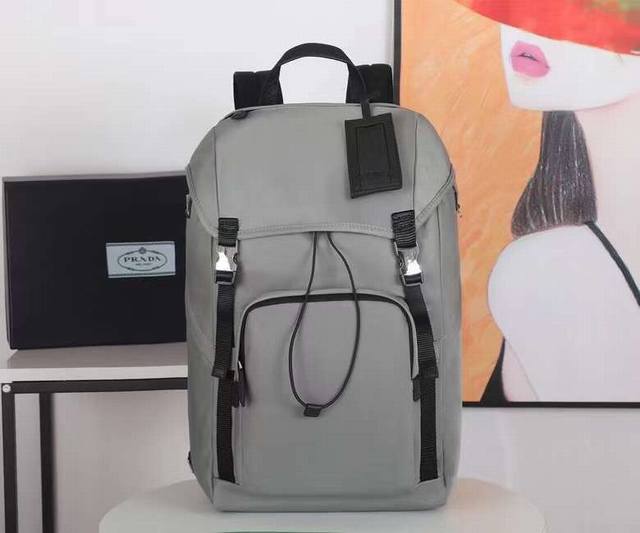 Exclusive 2Vz135 Backpack This nylon backpack is decorated with Saffiano leathe