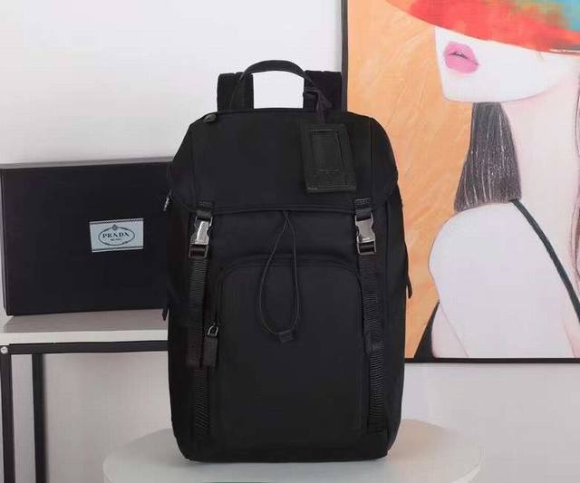 Exclusive 2Vz135 Backpack This nylon backpack is decorated with Saffiano leathe
