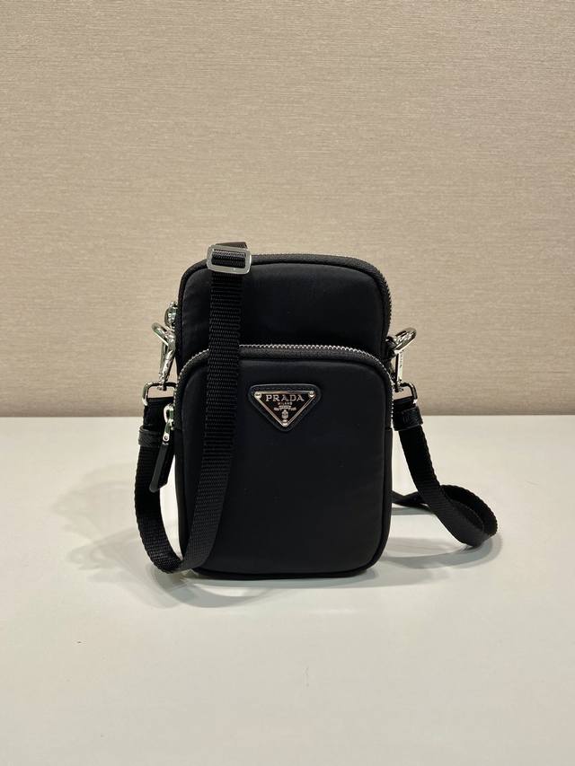 New mobile phone case 2Zt024 This mobile phone case is made of innovative Re-Ny