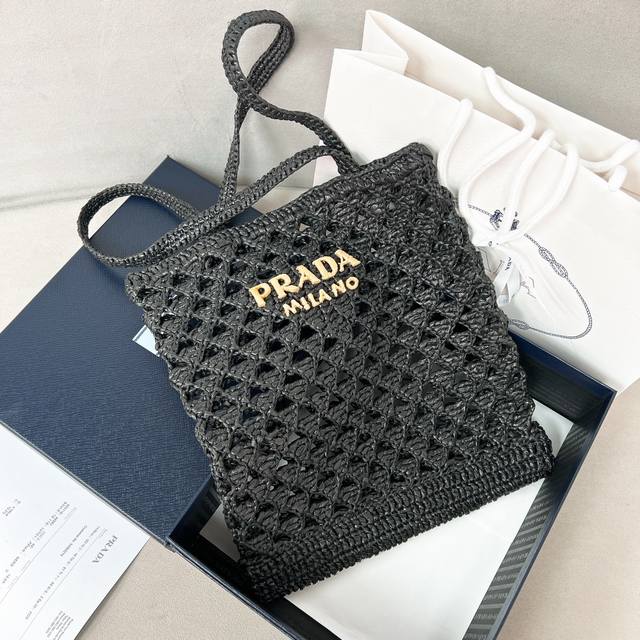 Straw Shopping BagThis crochet triangle tote reinterprets the classic woven fabr