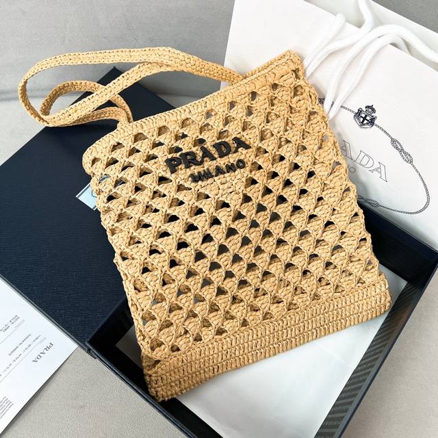 Straw Shopping BagThis crochet triangle tote reinterprets the classic woven fabr