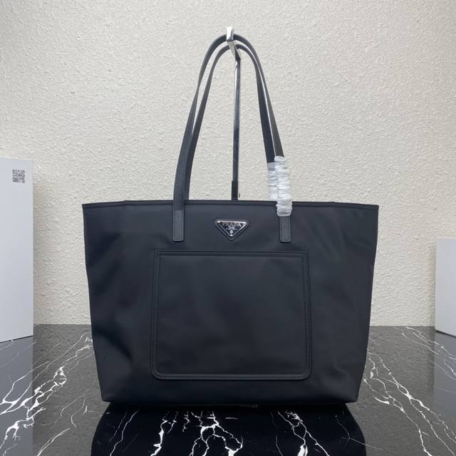 Top Original New Tote Bag 1Bg052 No D-buckle This traditional tote bag features