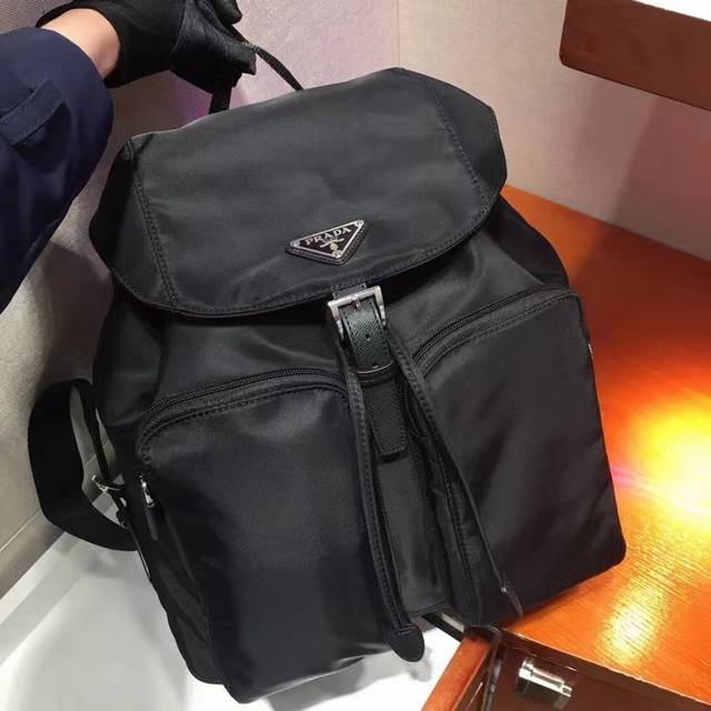 Latest hot-selling original Prada latest hot nylon backpack 1Bz005 classic trian