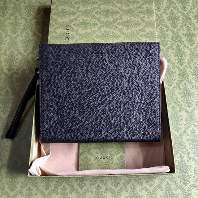 Top version Gucci logo clutch. Men's daily accessories are made of classic blac
