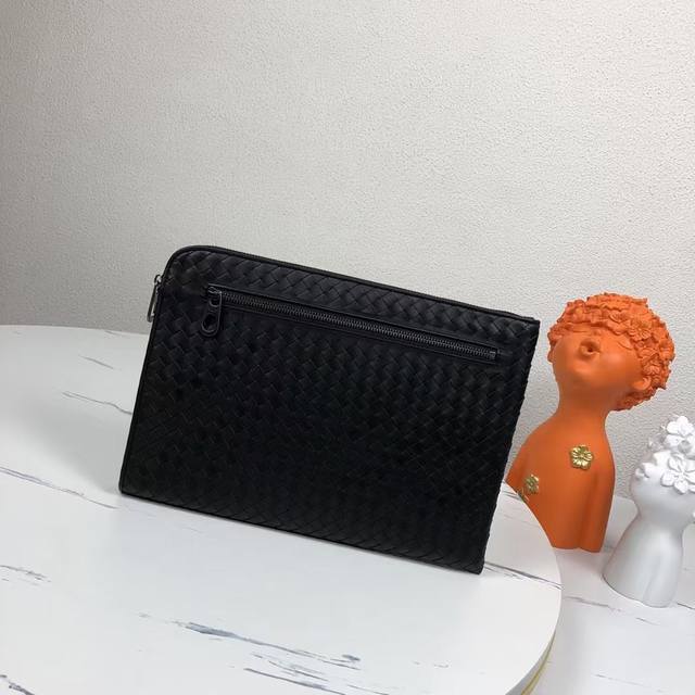 Bv Bottega Veneta men's seven-handle bag is hot. Real product photography withou