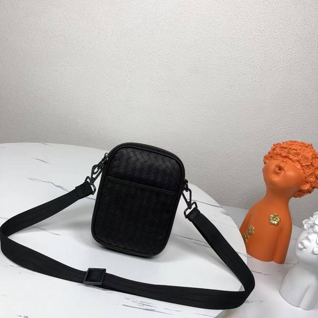 Bv Top official website popular simple and generous men's small shoulder bag mob
