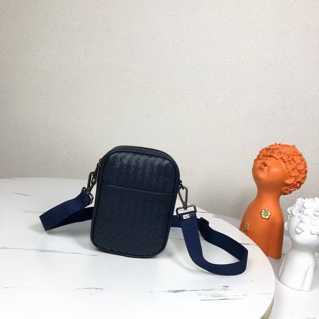 Bv Top official website popular simple and generous men's small shoulder bag mob
