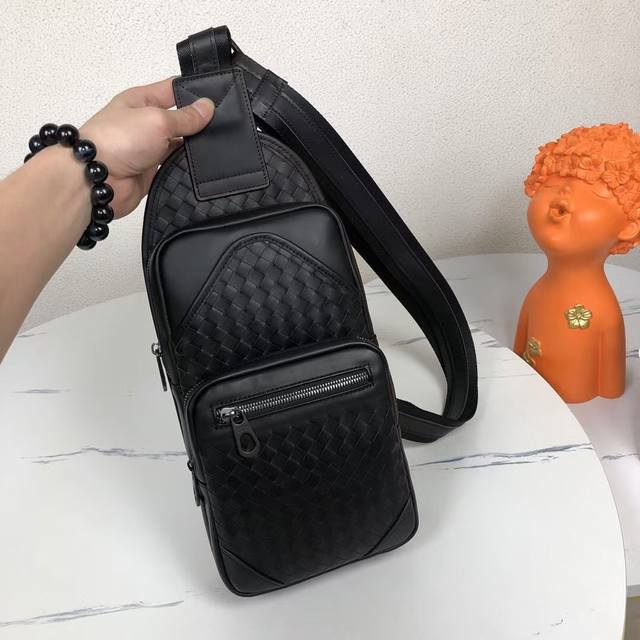Bv latest men's chest bag original quality official website synchronized use of