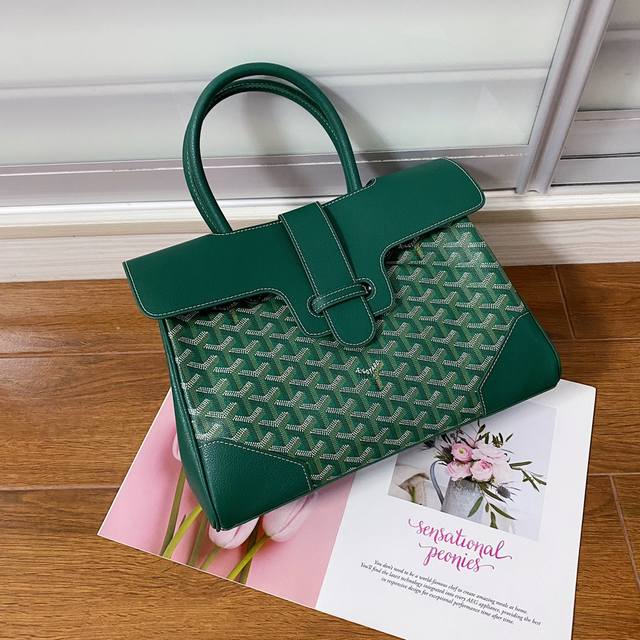 Goyar Sagon Tote The Sagon Tote perfectly balances the casualness of a tote with