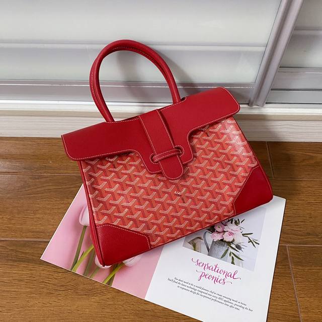 Goyar Sagon Tote The Sagon Tote perfectly balances the casualness of a tote with
