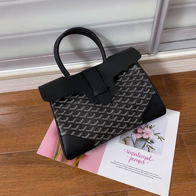 Goyar Sagon Tote The Sagon Tote perfectly balances the casualness of a tote with