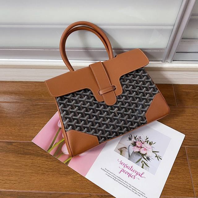 Goyar Sagon Tote The Sagon Tote perfectly balances the casualness of a tote with