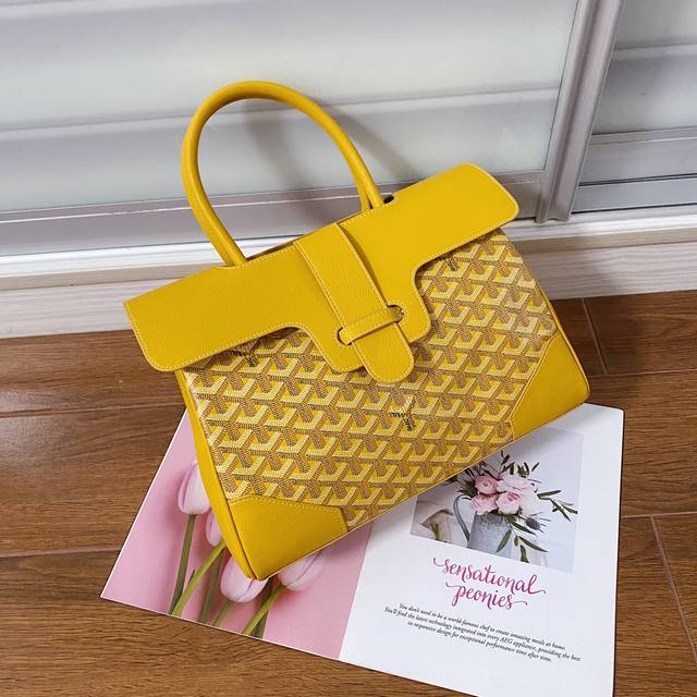 Goyar Sagon Tote The Sagon Tote perfectly balances the casualness of a tote with