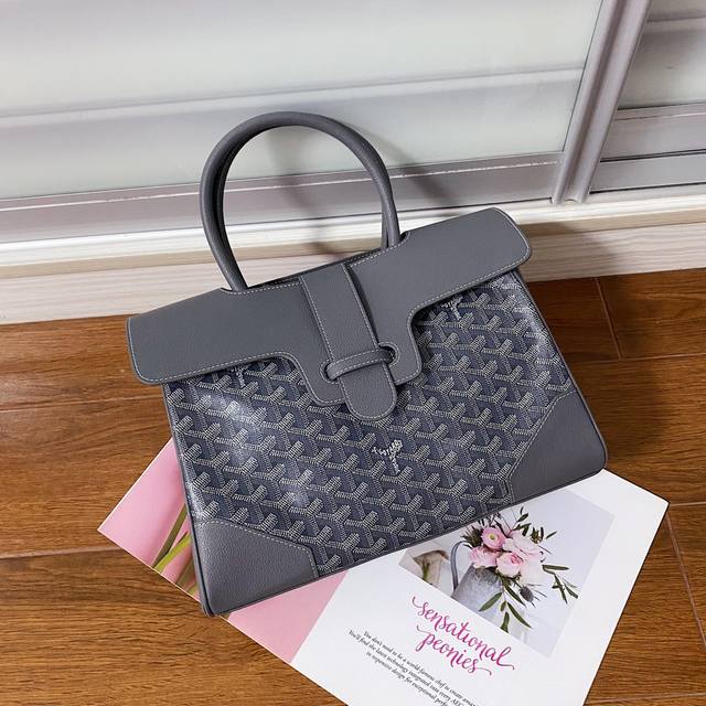 Goyar Sagon Tote The Sagon Tote perfectly balances the casualness of a tote with