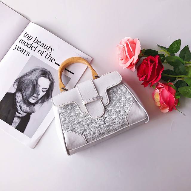 G0Yard Goyard Mini Saigon The Saigon bag symbolizes love, elegance, and refineme