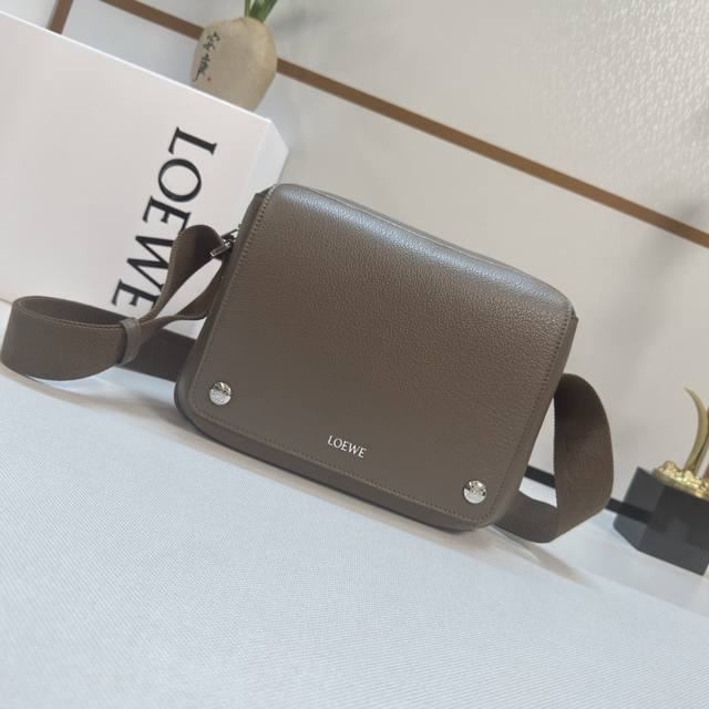 Low New small soft grained cow leather Pebble messenger bag. Practical and exqui
