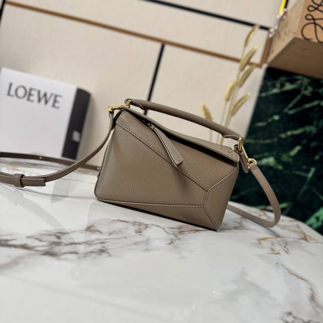 Lw New Edition Puzzle Edge Handbag in Soft Grained Cow Leather The debut handbag