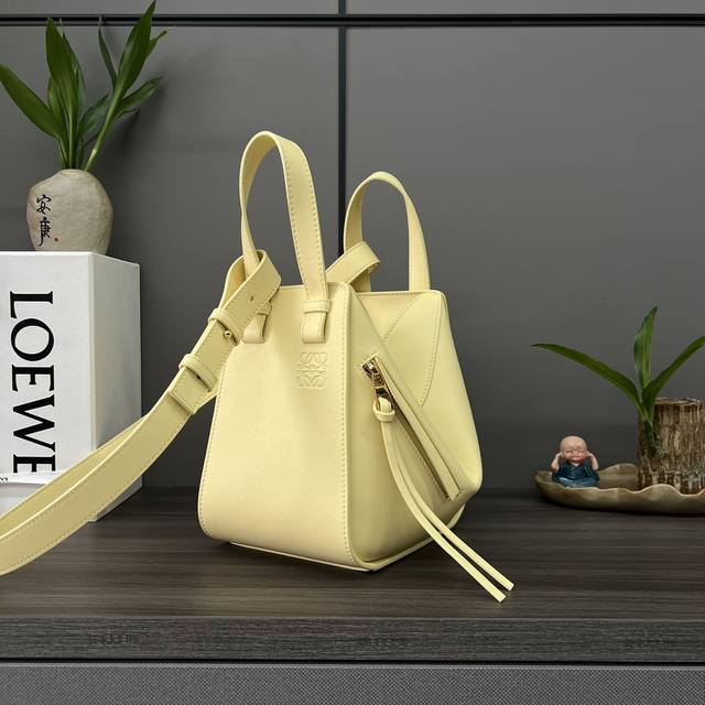 HomeClassic cowhide leatherHammock handbag new sizeThe Hammock bag is a versatil