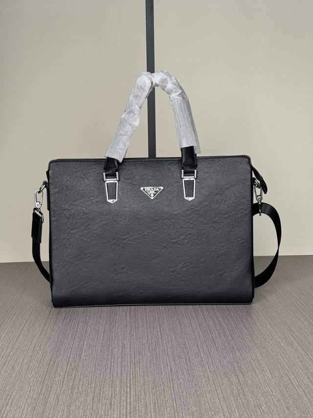 The latest and hottest Prada handbags from the top counters are shipped in larg