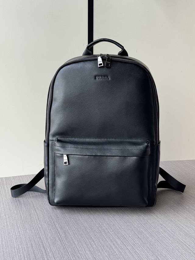 The latest and hottest Prada backpacks from the top counters are shipped in lar