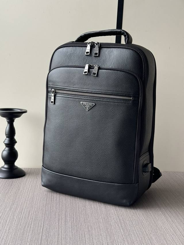 The latest and hottest Prada hand-held backpacks are shipped in large quantitie