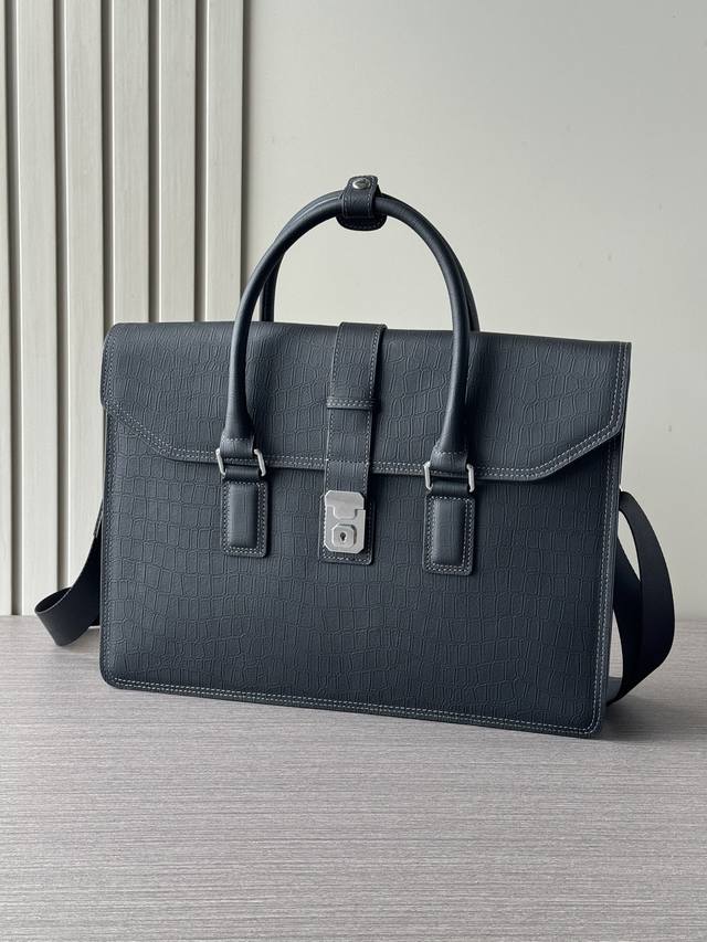 The latest and hottest Hermes briefcases from the top counters are shipped in l
