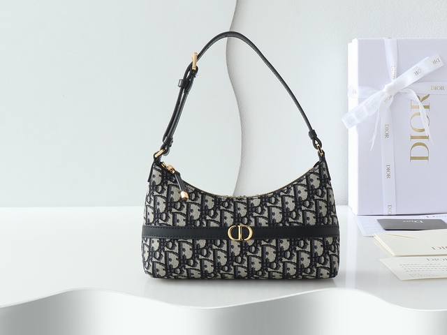 30 Montaigne Mini Shoulder Bag Blue Cloth This mini shoulder bag is a new produc