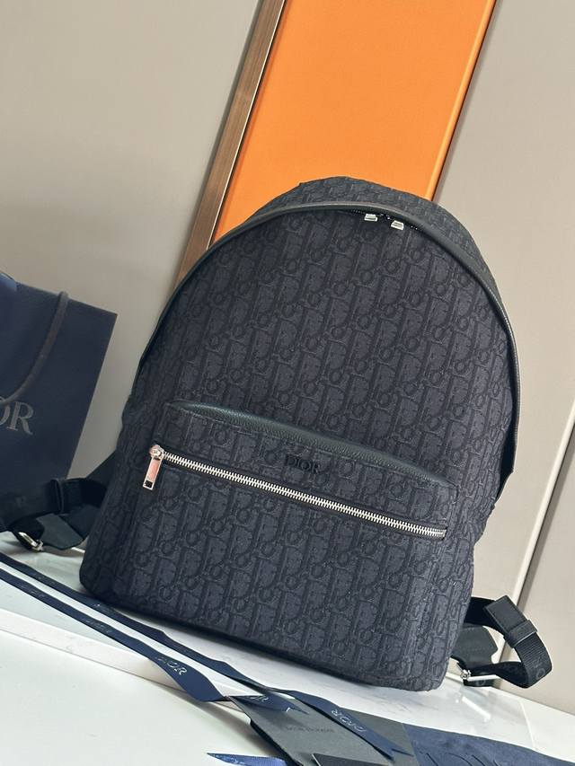 Large Black MarkTop OriginalSimple silhouette, this Rider backpack brings a fres