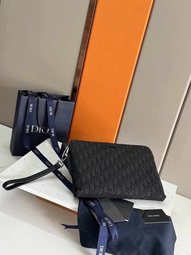 Top original quality Dior Oblique Clutch comes with authentic black box Model: