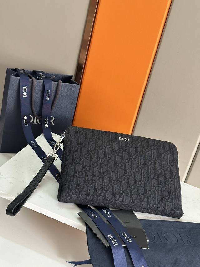 Top original quality Dior Oblique Clutch comes with authentic black box Model: