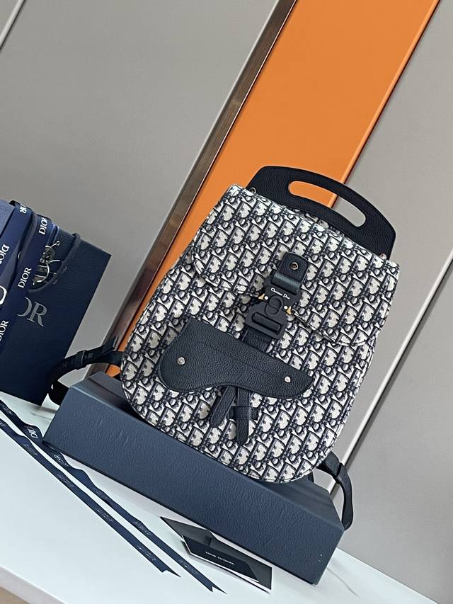 22New: The Gallop backpack features a stylish, original design that highlights t