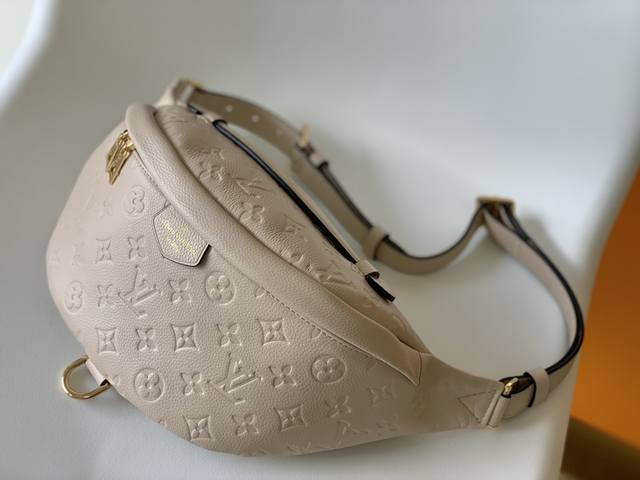 Top layer cowhide original quality in stock! Louis Vuitton new style is coming!