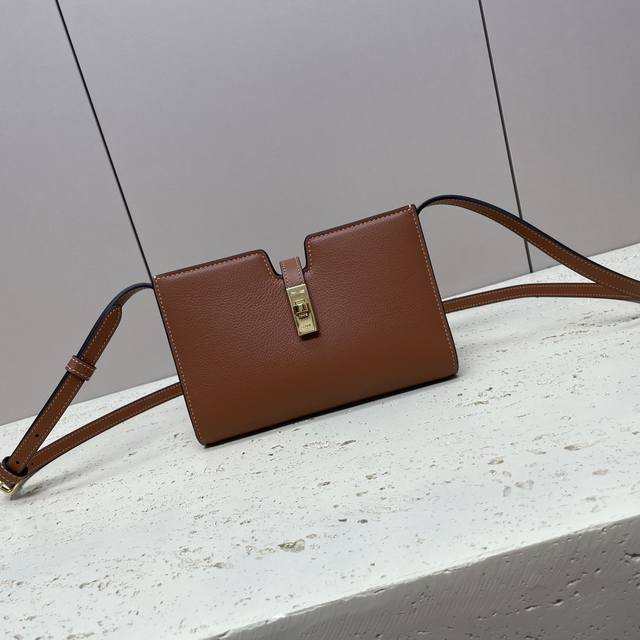 New product online New Mini 16 small shoulder bag 16 series has a new model. Th