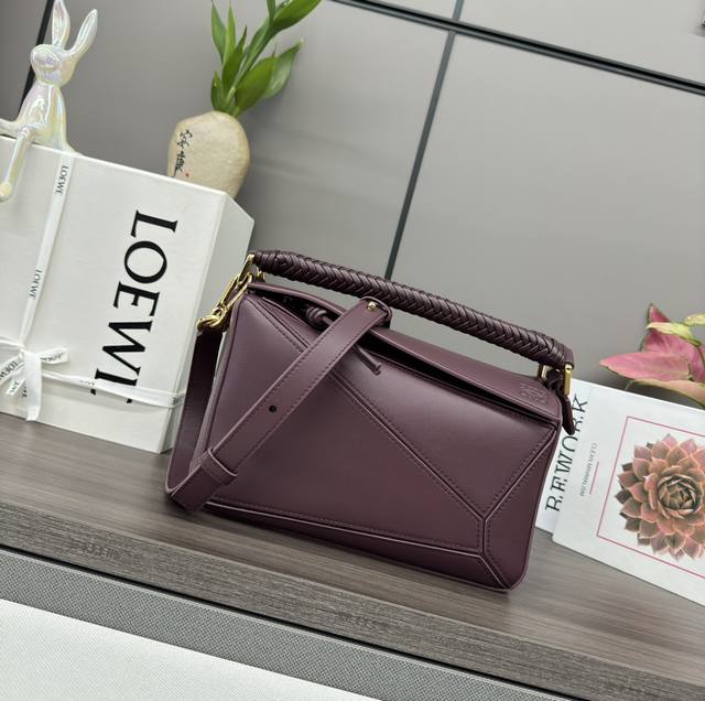 Luojia's new Puzzle luxury woven handbag cow leather Puzzle handbag is the firs